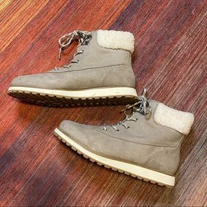 Old Navy Hiking Boots Size 10